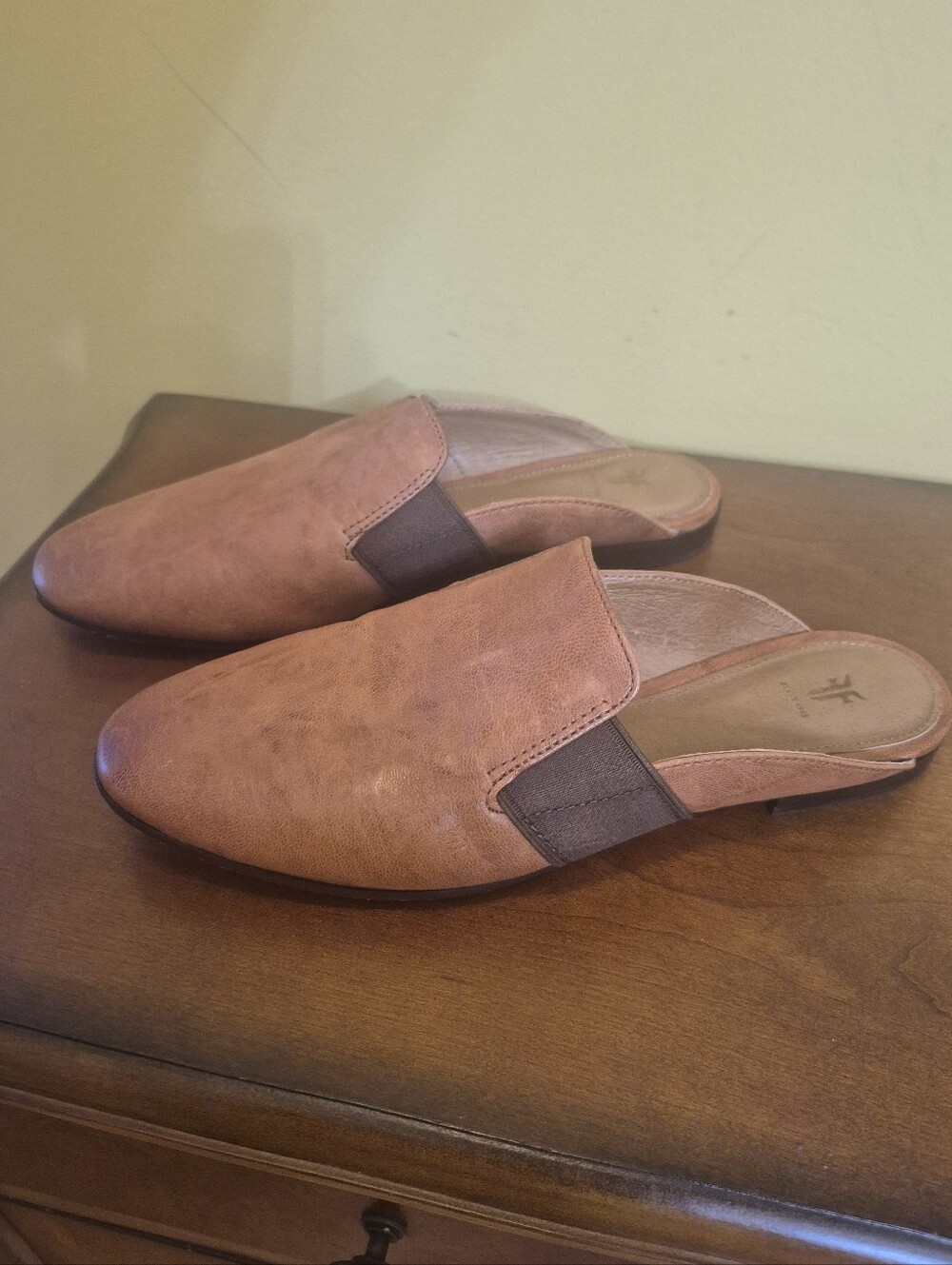 FRYE Terri Gore Distressed Brown Camel Color Leather Slip On Mules(8)